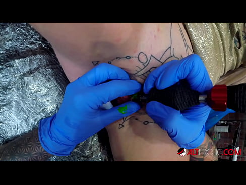 ❤️ Fìor tattooed hottie Sully Savage fhuair tattoo air a clitoris ️❌  Porno  aig porn gd.xxxnd-com.ru ❤